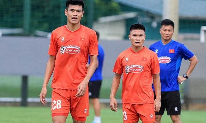 Trung vệ cao nhất lịch sử ĐT Việt Nam bất ngờ mất tích ở AFF Cup