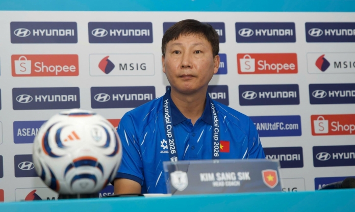 HLV Kim Sang Sik gửi thông điệp đanh thép: 'Chúng tôi từng nâng cúp tại Thái Lan'