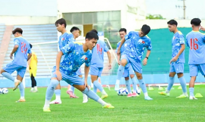 U20 Việt Nam cùng HLV Nhật Bản tập buổi đầu tiên ở SVĐ Việt Trì