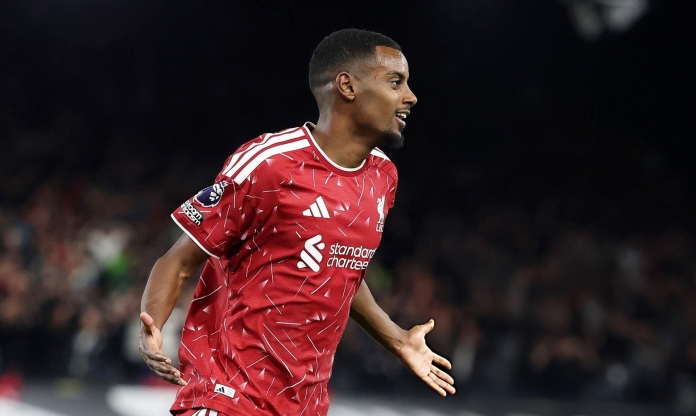 Isak lập cú đúp, Liverpool có chiến thắng đầu tiên tại Premier League