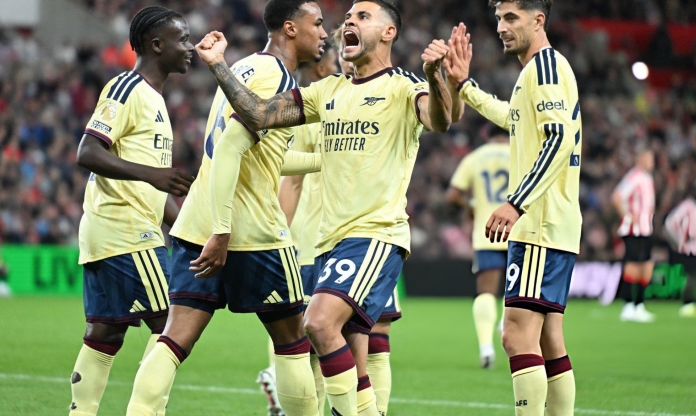 Arsenal tiếp tục thăng hoa, thắng dễ Sunderland để lên đầu bảng