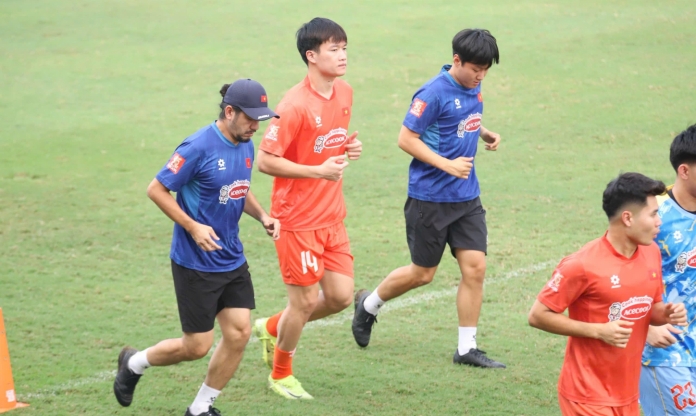 NÓNG: Ngôi sao số 1 ĐT Việt Nam báo tin không vui cho HLV Kim Sang Sik