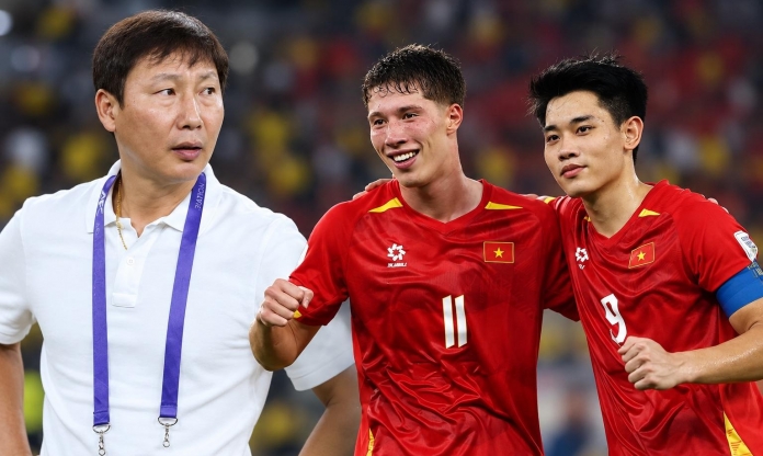 HLV Kim Sang Sik nhận tin không thể vui hơn từ tiền đạo số 1 ĐT Việt Nam