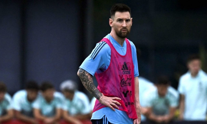 Bế tắc hợp đồng, PSG thay thế Messi bằng chân sút hàng đầu Serie A