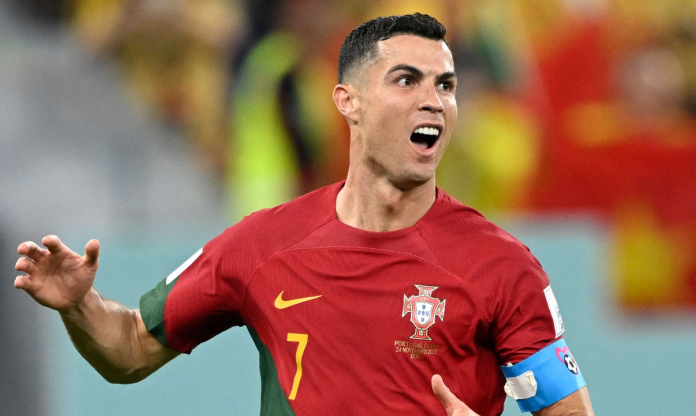 Không 'nghe lời' Ronaldo, bom tấn Liverpool phải nhận 'bài học đắt giá' đầu tiên trong sự nghiệp