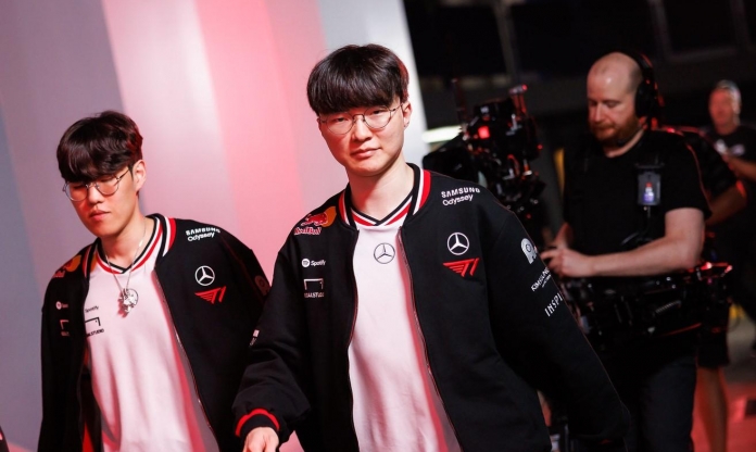 Faker khiến người hâm mộ không khỏi nghẹ ngào với hình ảnh biểu tượng tại MSI 2025