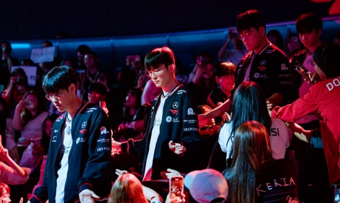 HLV KkOma thừa nhận sai lầm sau thất bại cay đắng của T1 trước HLE