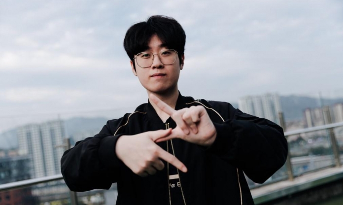 Một ‘đại gia’ LPL đang cố gắng chiêu mộ Zeus nhằm lật đổ T1 ở mùa giải sau