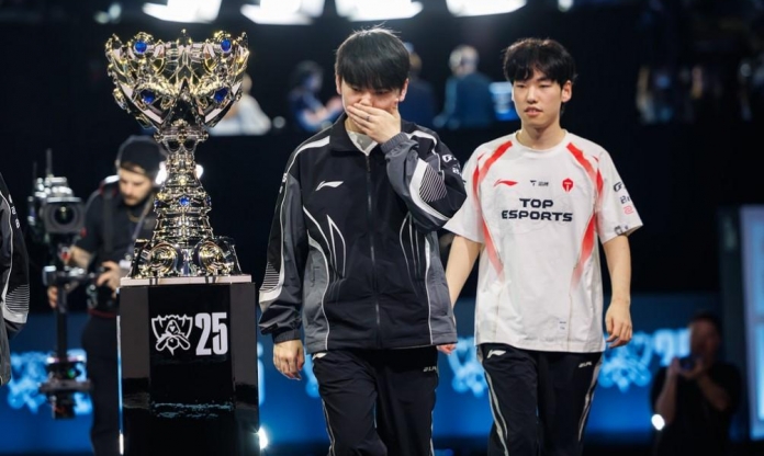 Chuyện lạ CKTG 2025: Thua thảm T1, TES bất ngờ trở thành 'ca sĩ triệu view'