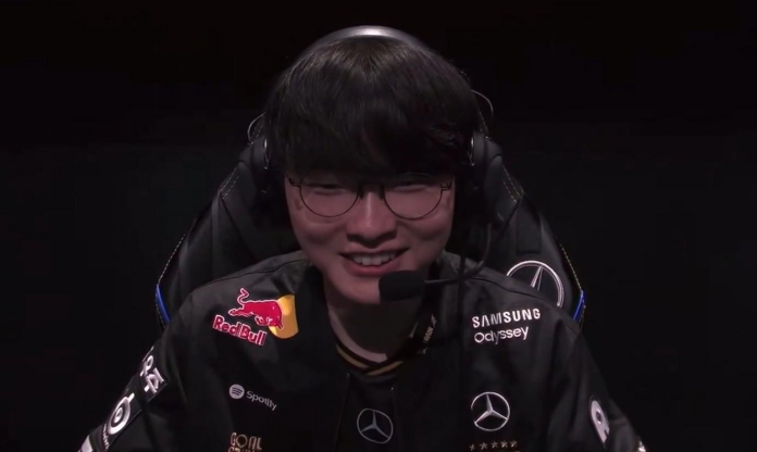 Chỉ với một khoảnh khắc, Faker lại chinh phục khán giả sau chức vô địch CKTG thứ 6