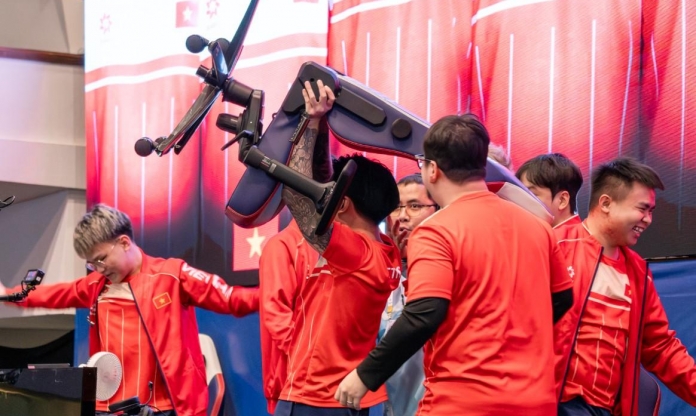 Ngôi sao đội tuyển Liên Quân Mobile hé lộ lý do màn 'nâng ghế ăn mừng' HCV SEA Games 33