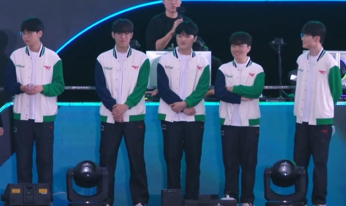 Cộng đồng LMHT bùng nổ khi AllStar Việt Nam bất ngờ đánh bại T1 trong ván đấu 'siêu giải trí'