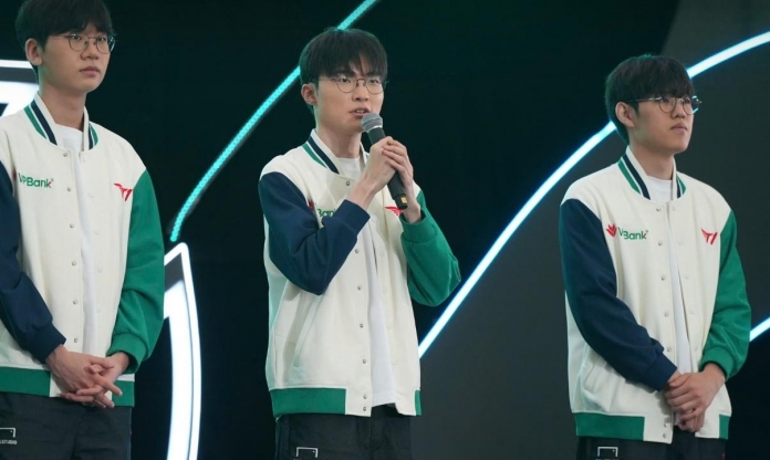 Hóa ra đây là người đã 'ép' được Faker làm điều không tưởng này khi tới Việt Nam