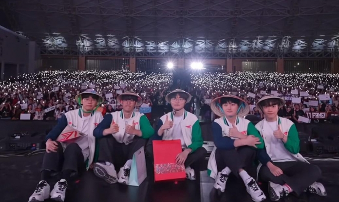 Kết thúc fan meeting tại Hà Nội, T1 còn hứa hẹn với khán giả Việt một điều quan trọng