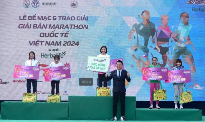 Nguyễn Thị Oanh phá kỷ lục cá nhân chạy 21 km tại giải Vietnam International Half Marathon 2024