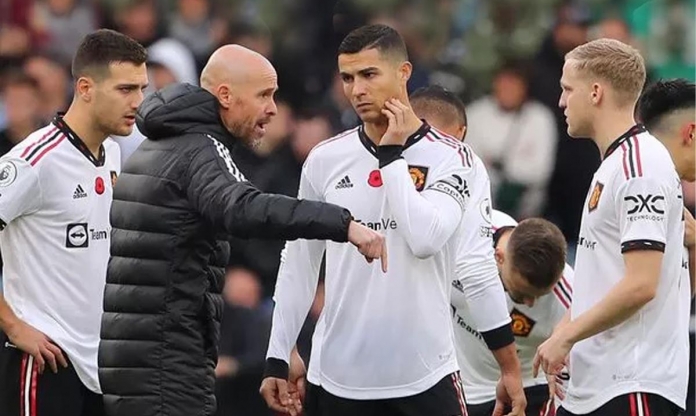 Ronaldo bị Ten Hag 'lưu đày', vào phòng lấy giày cũng bị cấm