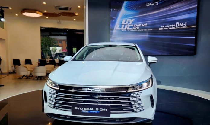 Phân khúc sedan phổ thông lần đầu có lựa chọn PHEV: Dấu mốc đáng chú ý của thị trường ô tô Việt