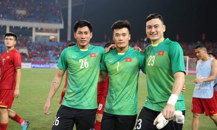 Thủ môn Bùi Tiến Dũng bất ngờ nhận được quà đặc biệt