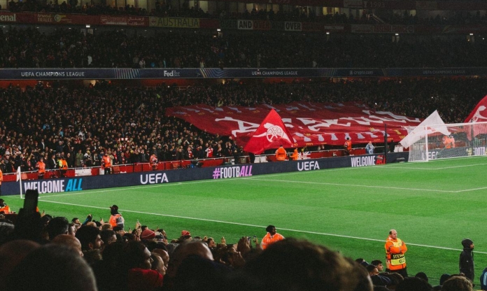 Arsenal làm điều chưa từng có tại Emirates