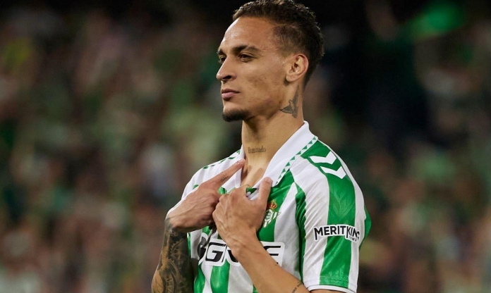 Huyền thoại Real Betis 'bắt cóc' Antony