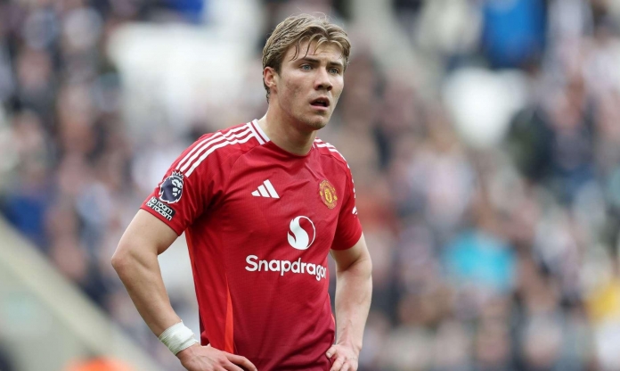 Scholes chỉ trích cách MU vắt kiệt Hojlund
