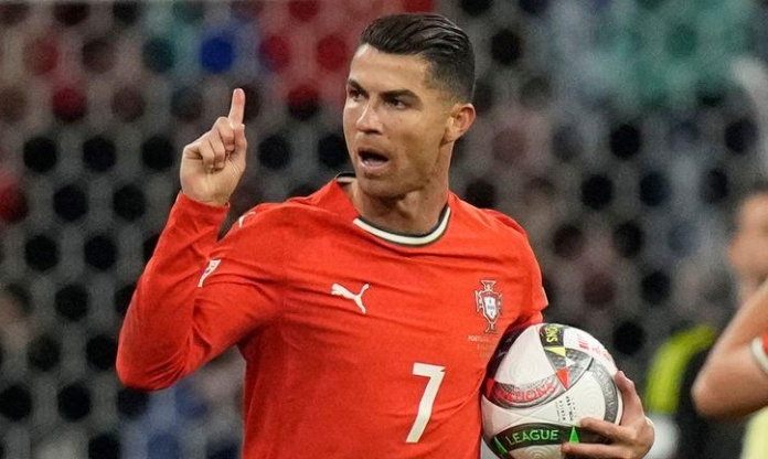 Ronaldo nhận vô vàn chỉ trích vì hành động không ai ngờ tới