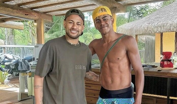 Lamine Yamal tụ tập cùng Neymar, CĐM lập tức lên tiếng cảnh báo