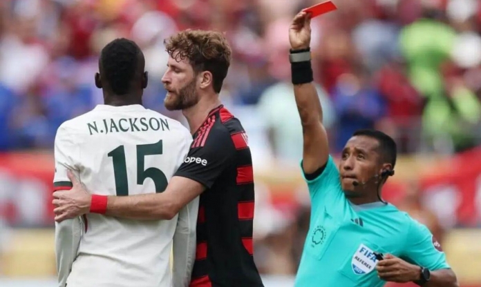 HLV Chelsea nói một câu duy nhất sau thẻ đỏ của Jackson