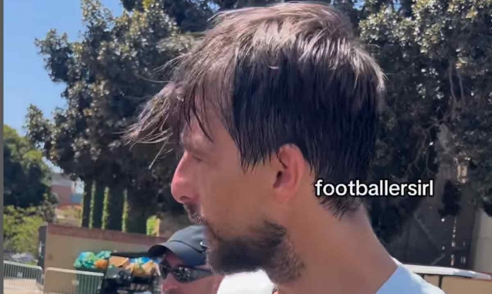 Bị chế giễu, cầu thủ Inter Milan đòi đánh CĐV của PSG