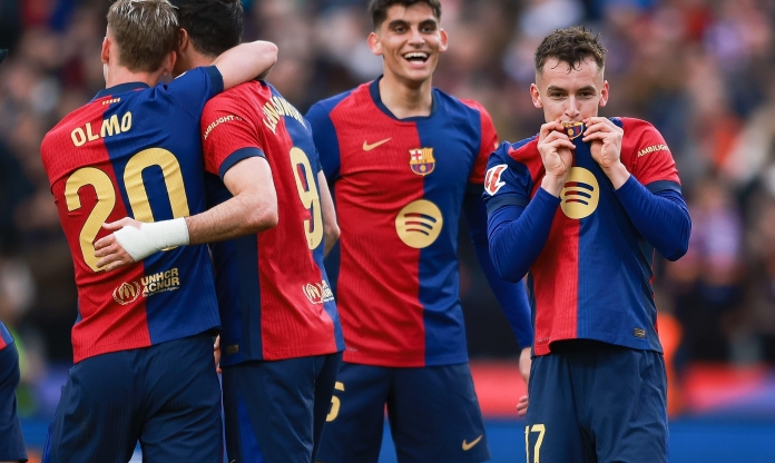 Ngôi sao bị chỉ trích quyết gắn bó với Barca