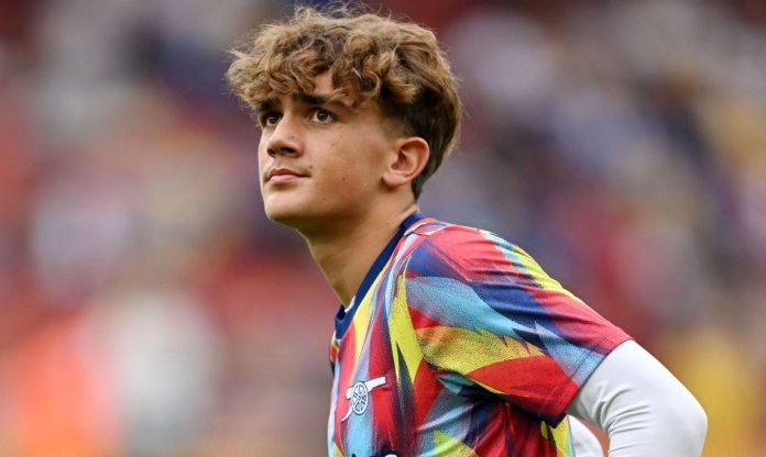 Thần đồng 15 tuổi chính thức ra mắt Arsenal, tiết lộ cảm xúc đặc biệt