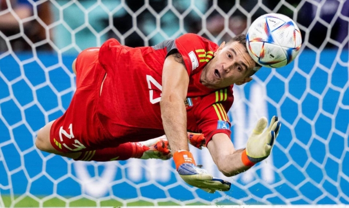 Man United sẽ chốt Emiliano Martinez trước giờ G?