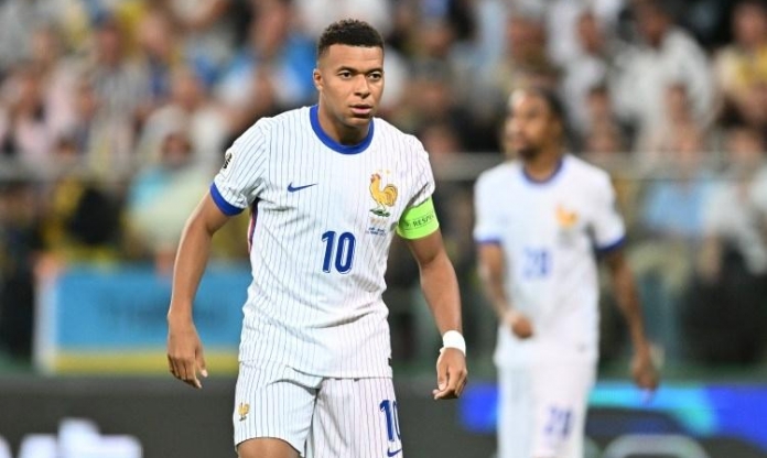 Kylian Mbappe chia sẻ về 'mặt tối' của bóng đá