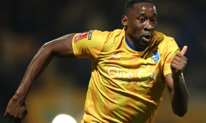 Cầu thủ ở tù vẫn được đăng ký đá giải Anh