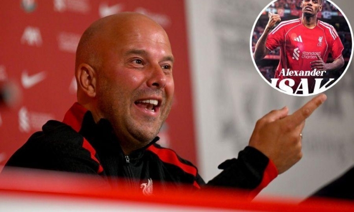 Arne Slot bất ngờ lên tiếng về việc Liverpool 'đốt' 450 triệu Bảng mua sắm cầu thủ