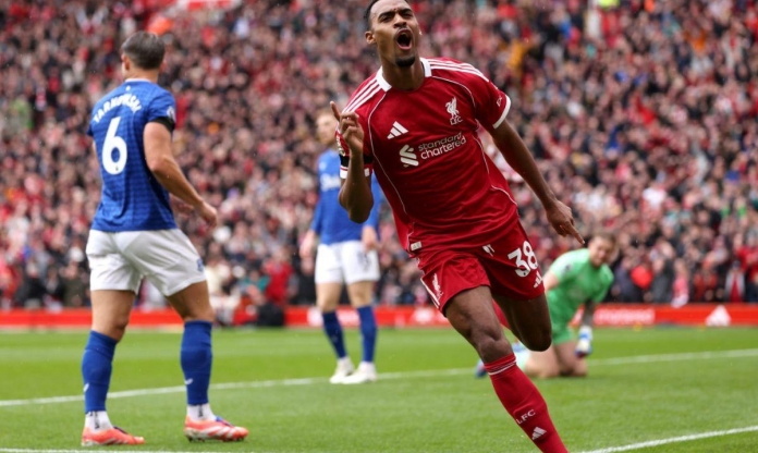 Sao Liverpool phá kỷ lục 34 năm ở derby Merseyside