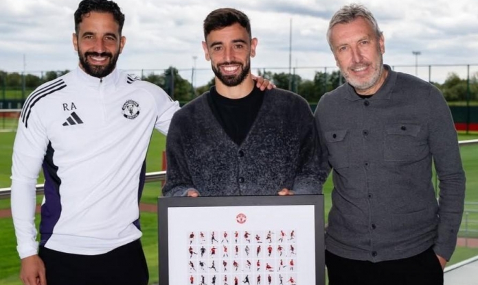 Bruno Fernandes nhận quà đặc biệt khi chạm mốc 100 bàn cho MU