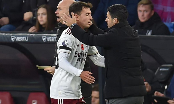 Arsenal 'đứng ngồi không yên' vì sự cố bất ngờ của hai ngôi sao