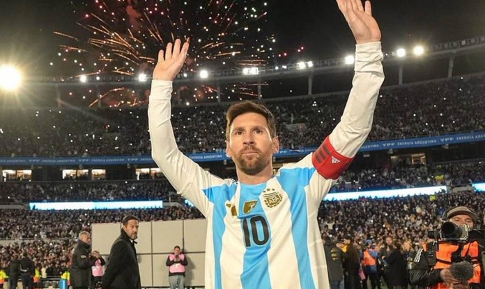 Bàn thắng lịch sử của Messi vào lưới Angola