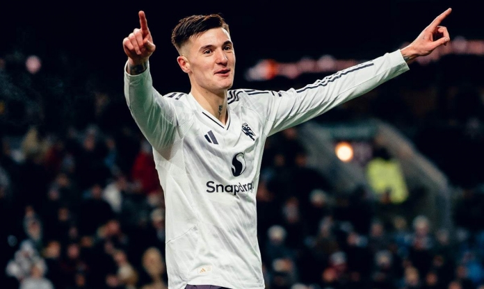 Benjamin Sesko lập cú đúp vẫn bị chê 'không đủ giỏi để chơi cho MU'