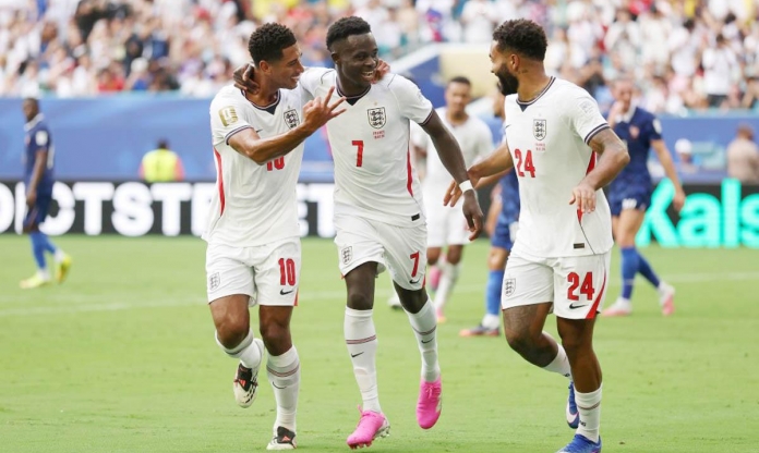 Jude Bellingham được khen nghĩa hiệp khi giúp Saka hoàn tất hat-trick