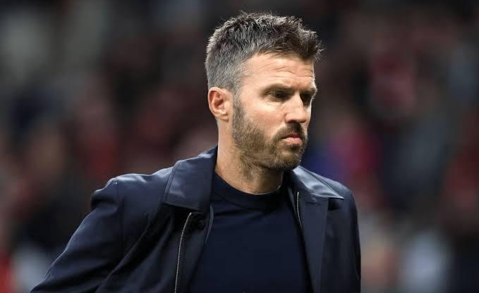 CĐV MU nổi giận với Carrick vì loạt quyết định khó hiểu