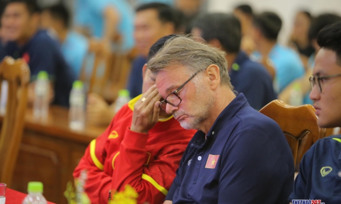 HLV Troussier đến chia vui với thành tích vô địch của U23 Việt Nam