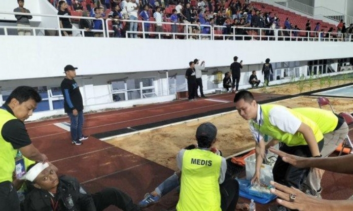 Vừa bị tước quyền đăng cai U20 World Cup, bóng đá Indonesia lại dính bê bối