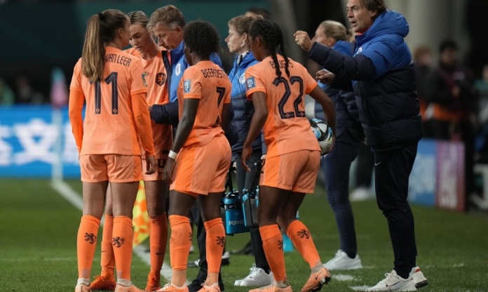 HLV Hà Lan xui học trò giả vờ chấn thương ở World Cup nữ