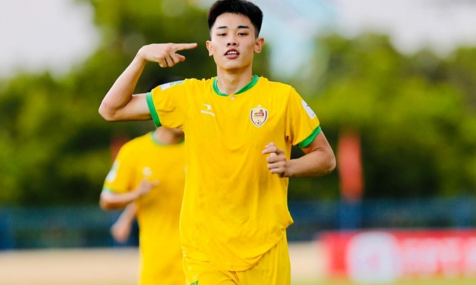 Lỡ hẹn U23 Việt Nam, sao mai 19 tuổi liên tục ghi bàn