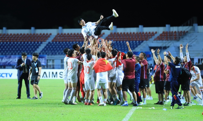 HLV Hoàng Anh Tuấn trải lòng sau khi cùng U23 Việt Nam vô địch