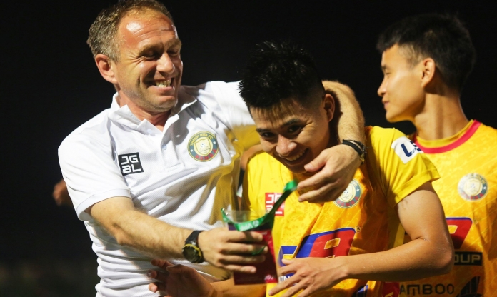 Đội bóng Việt Nam bất ngờ chia tay HLV châu Âu