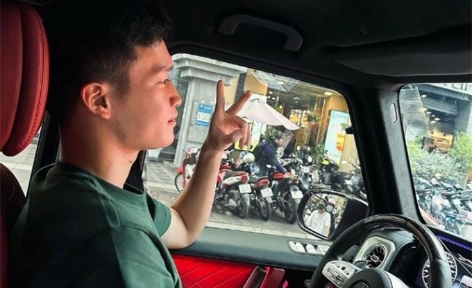 Tiền vệ số 1 ĐT Việt Nam phủ nhận tậu xe sang, mua đồng hồ tiền tỷ
