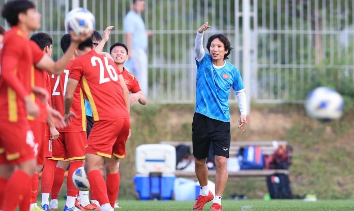 HLV Gong Oh Kyun dẫn dắt một đội bóng ở V-League